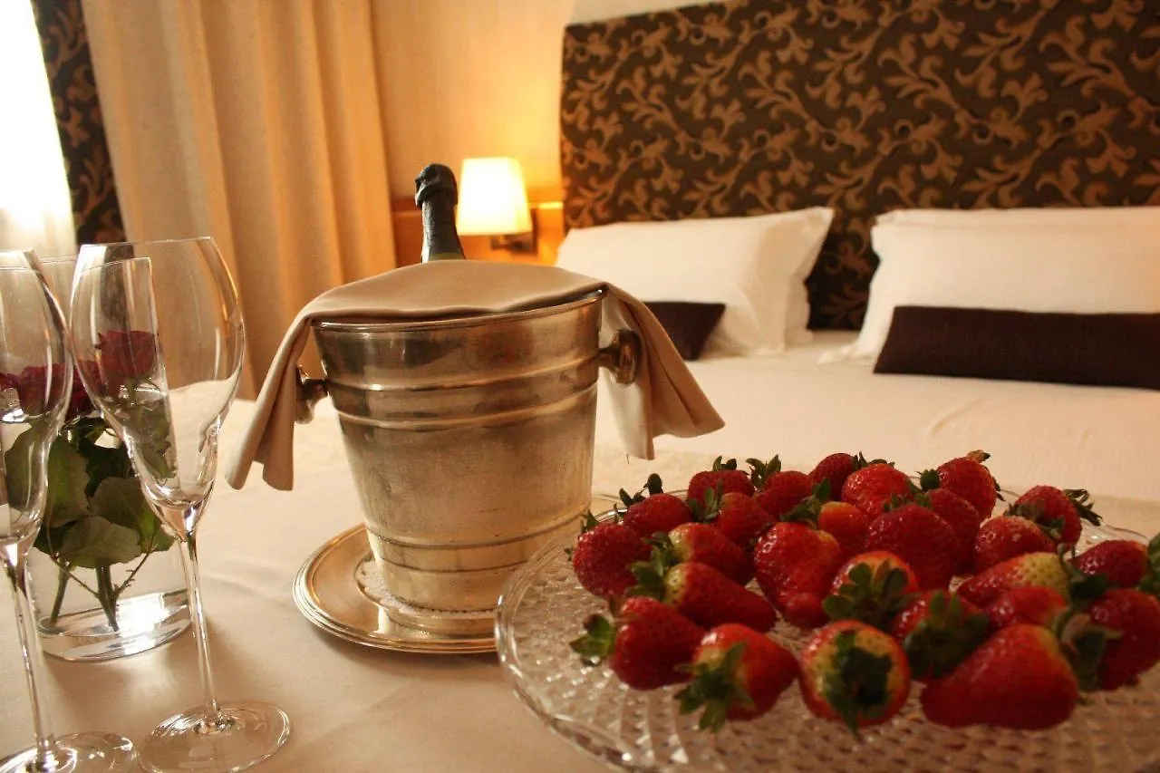 Poli Hotel San Vittore Olona 4*,